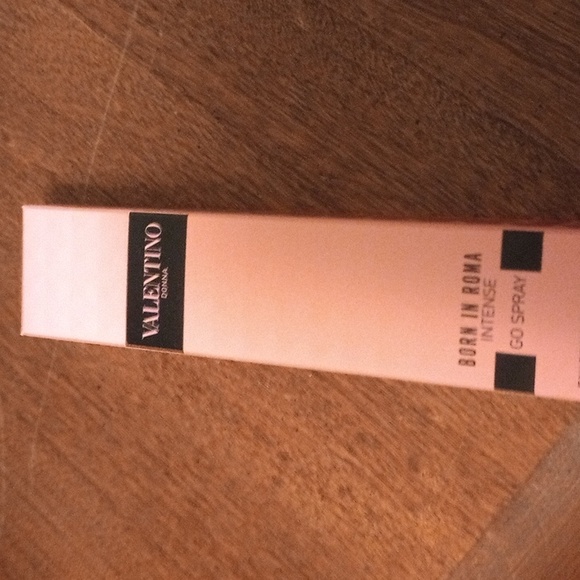 Valentino Donna Born in Roma Intense Eau de Parfum Travel Spray, New In Sealed B - Picture 4 of 4
